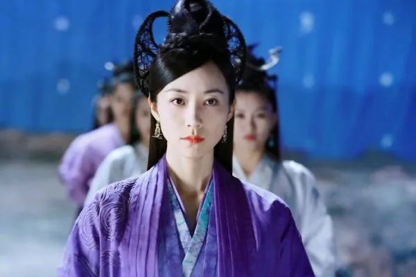 有哪些明星家里很有钱，是富二代？