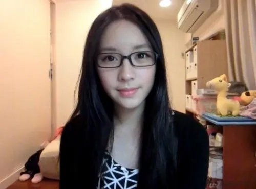 台湾新晋lol美女解说林妤 甜美可人的邻家女孩