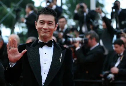 黄晓明再发声明如何回应股票操纵事件？