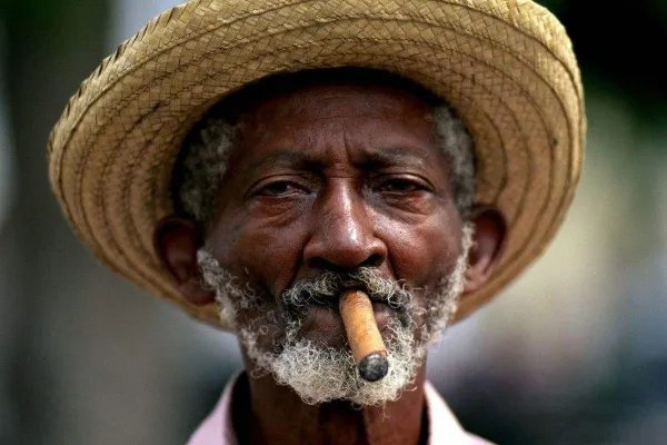 雪茄烟怎么抽？是不是不可以抽进肺里？