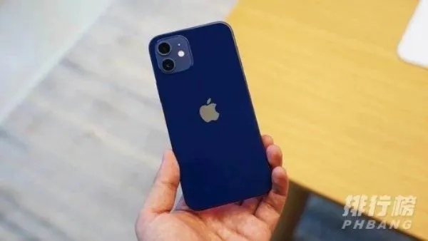 iphone12和iphone8p尺寸对比_iphone12和iphone8p尺寸大小对比