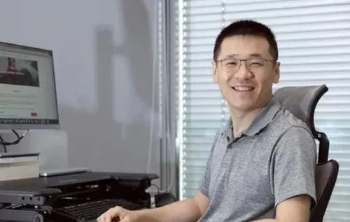 黄峥辞任拼多多董事长，他这么做的理由是什么？