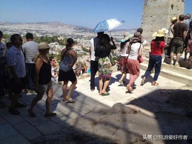 现在跟着旅游团出去旅游，有的报价特别低，你怎么看呢？