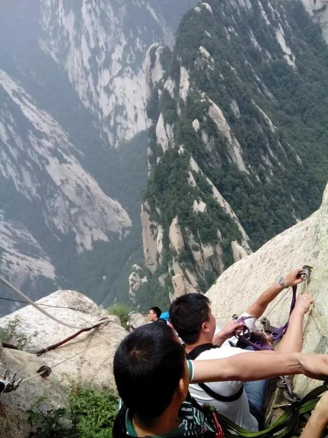 华山为何被称为“奇险天下第一山”？