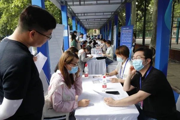 中山一院薪酬疑云:博士后成廉价劳力,什么是塔尖内卷?