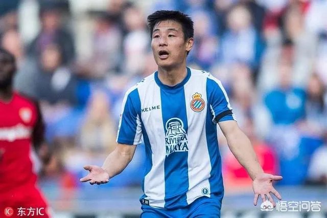 代表中国！武磊每场比赛都背着国足背包，你怎么看？