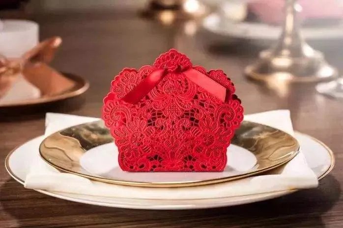 现在结婚用什么喜糖 喜糖一般装几颗