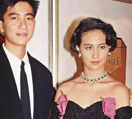 何超琼的几段感情经历：何超琼年轻时候的图片