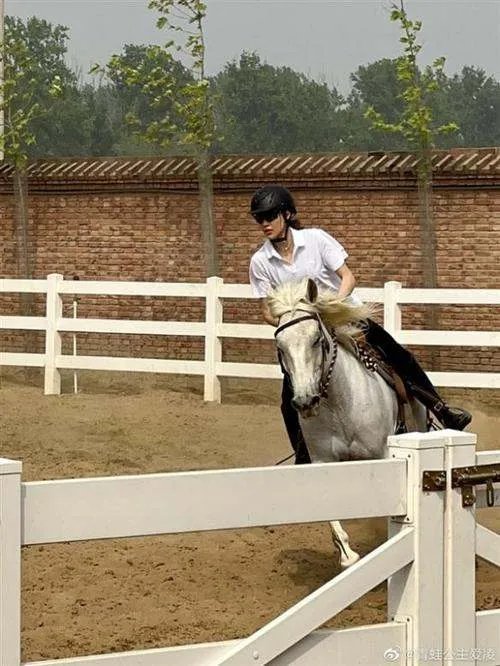 谷爱凌骑马秀6块腹肌，如何才能拥有像她一样的好身材？