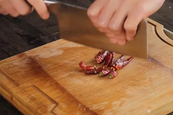 鳝鱼怎么做好吃 红烧鳝鱼的家常做法