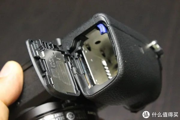 体积小、重量轻、参数强大:SONY 索尼 A6300 APS-C画幅 微单相机