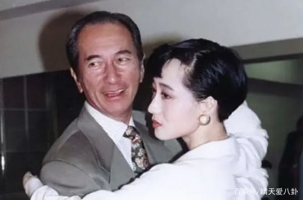 利智离开赌王后，为何与李连杰定“十年之约”，才步入婚姻殿堂？