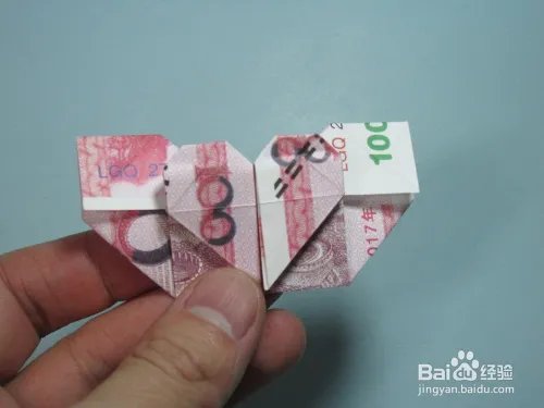 简单的手工折纸天使 用钱折纸爱心天使步骤图解