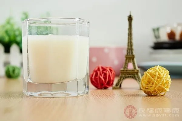早晨空腹喝牛奶好吗