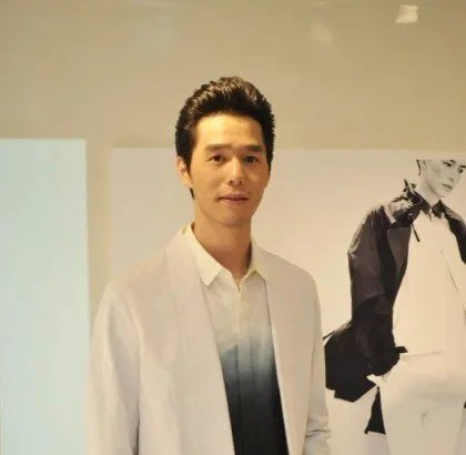 台湾人气偶像丁春诚女友曝光 女友魔鬼身材天使面孔让人羡慕