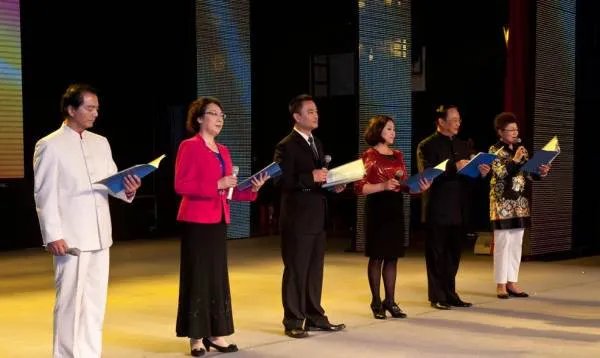 历年央视的诗歌朗诵名录