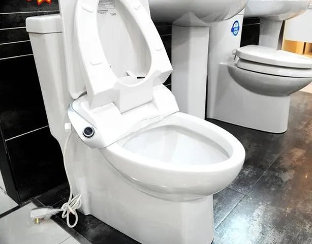 马桶盖子怎么拆卸