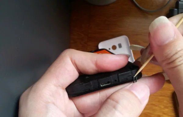 手机挂绳如何安装？