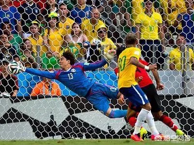 奥乔亚在世界杯赛场上表现惊人，但是为什么豪门俱乐部没有找他？