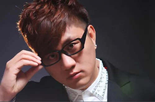 女人就该好好爱自己 歌词