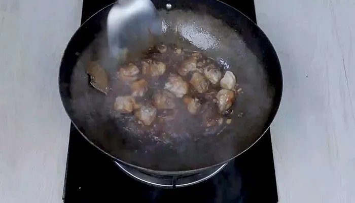 土豆炖鸡块的家常做法 土豆炖鸡块的做法