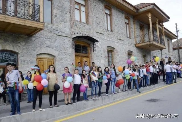 现在跟着旅游团出去旅游，有的报价特别低，你怎么看呢？