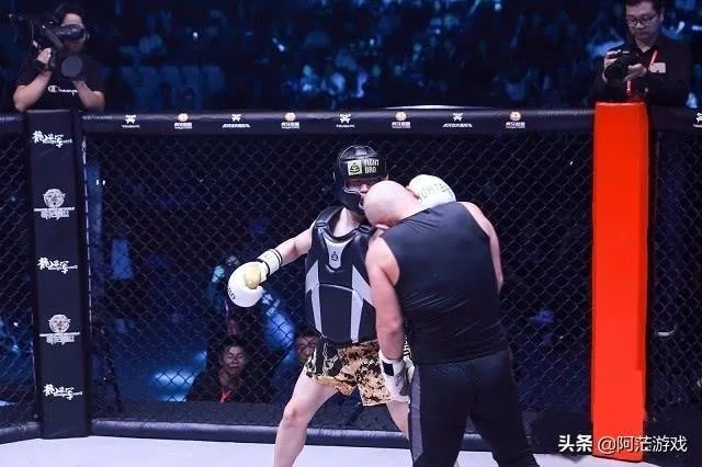 一龙KO药水哥，超过6000万人观看直播，俩人一战创造三个梗，你怎么看？