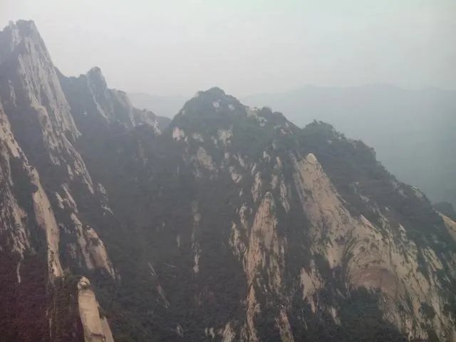 华山为何被称为“奇险天下第一山”？