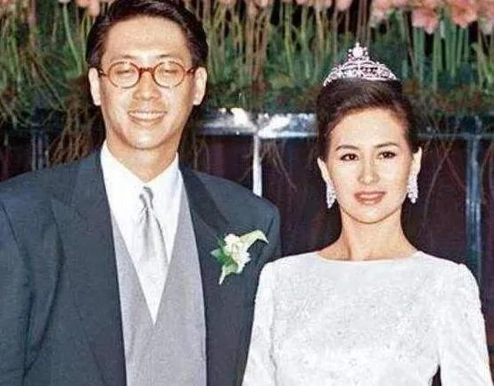 何超琼的几段感情经历：何超琼年轻时候的图片