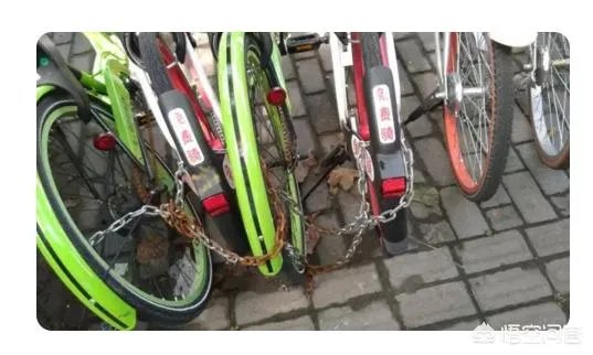 如何评价老伯冒着严寒打捞河中共享单车?