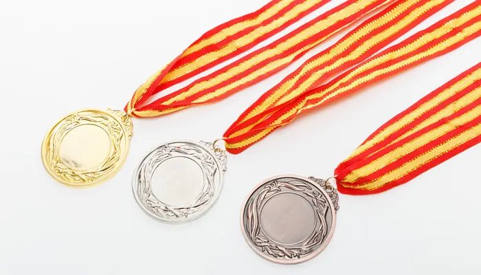 国家荣誉勋章是金的吗