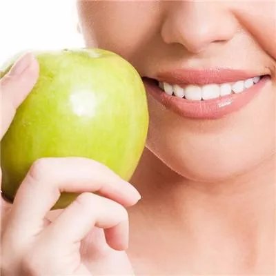 脸颊长斑怎么办