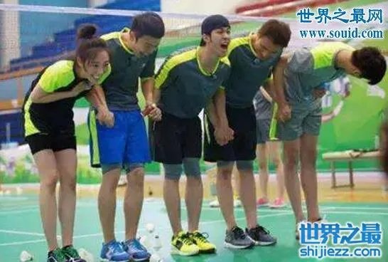 白百何跑男撅屁股图片,被罚用羽毛球狠抽打臀部