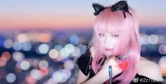 《英雄联盟》选手“姿态”晒女装照