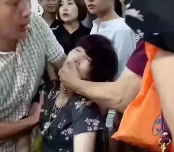 试戴手镯摔碎吓晕商场里哪些商品最好不碰？