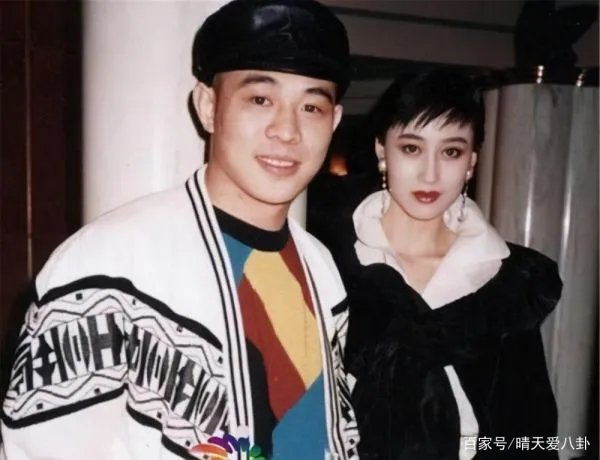 利智离开赌王后，为何与李连杰定“十年之约”，才步入婚姻殿堂？