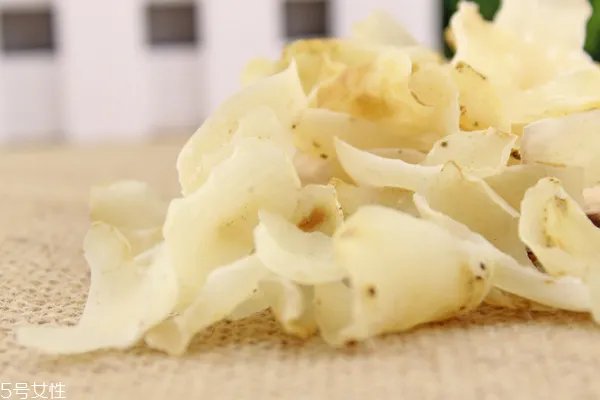 干百合是什么颜色的 白色或微黄色