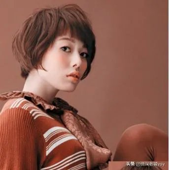 女生时尚短发发型图片？