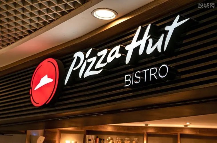 必胜客回应员工弄湿顾客被迫辞职 来看事件真相