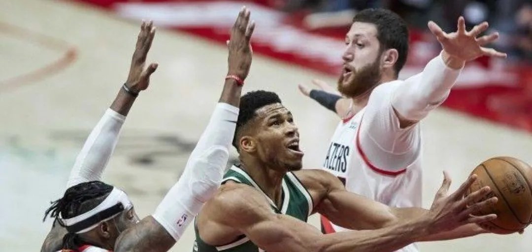 4年1.6亿，顶薪续约霍勒迪雄鹿究竟亏了还是赚了?