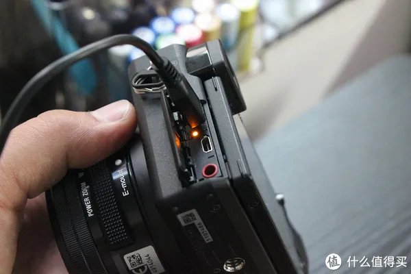体积小、重量轻、参数强大:SONY 索尼 A6300 APS-C画幅 微单相机