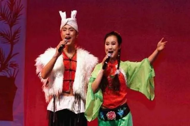 忻州河曲二人台的历史与发展是怎样的？