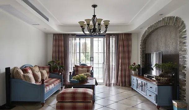 因为儿子喜欢烟台的海，所以就将这片海装在了家里