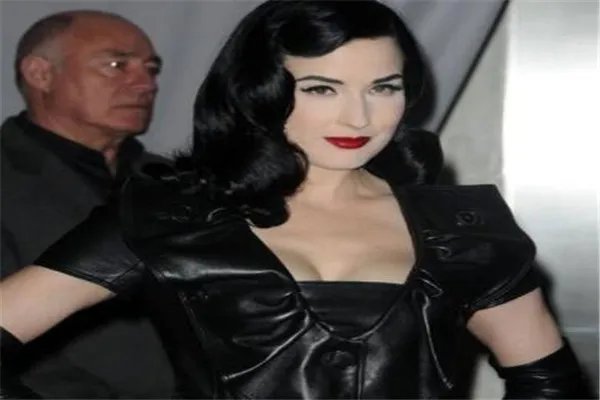 世界十大最漂亮的大胸美女 第七又称性感小猫，看后别喷鼻血