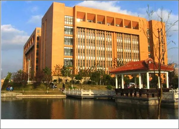 贵阳学院图书馆的介绍