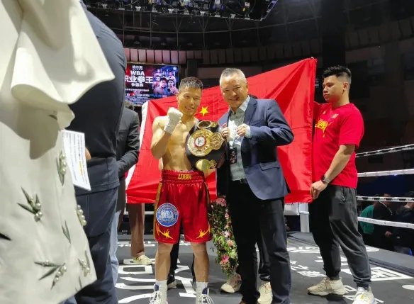 吕斌1分39秒KO前WBA暂定世界拳王：一切来得太突然！