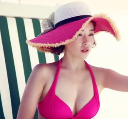 阚清子胸照大尺度曝光 激情吻戏床戏微露酥胸不借位