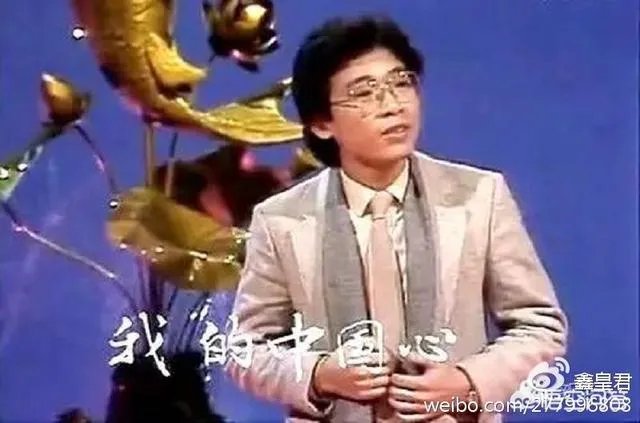 代表中国！武磊每场比赛都背着国足背包，你怎么看？