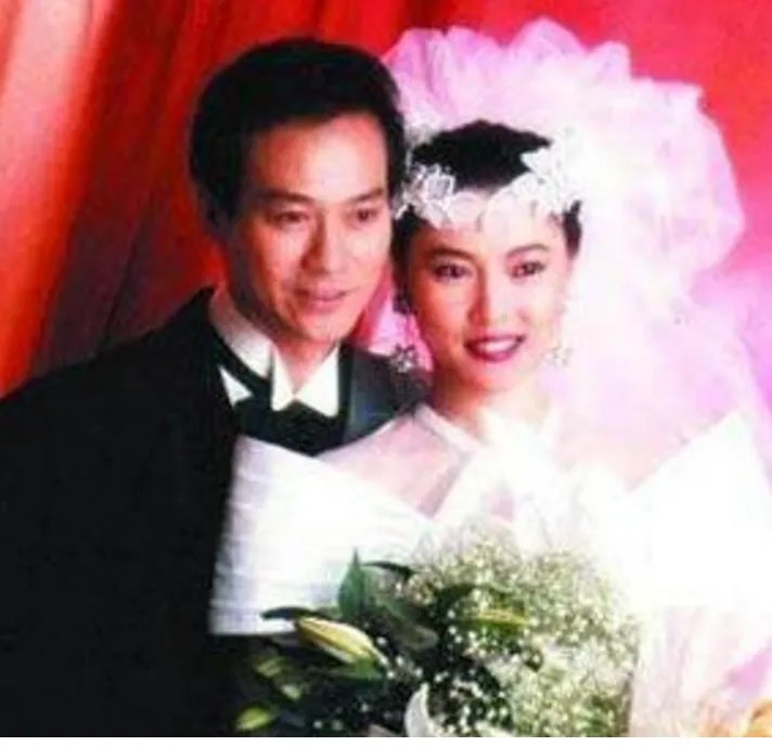 为什么说郑少秋太对不起沈殿霞 郑少秋前后娶过几个老婆