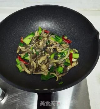 青菜炒蘑菇